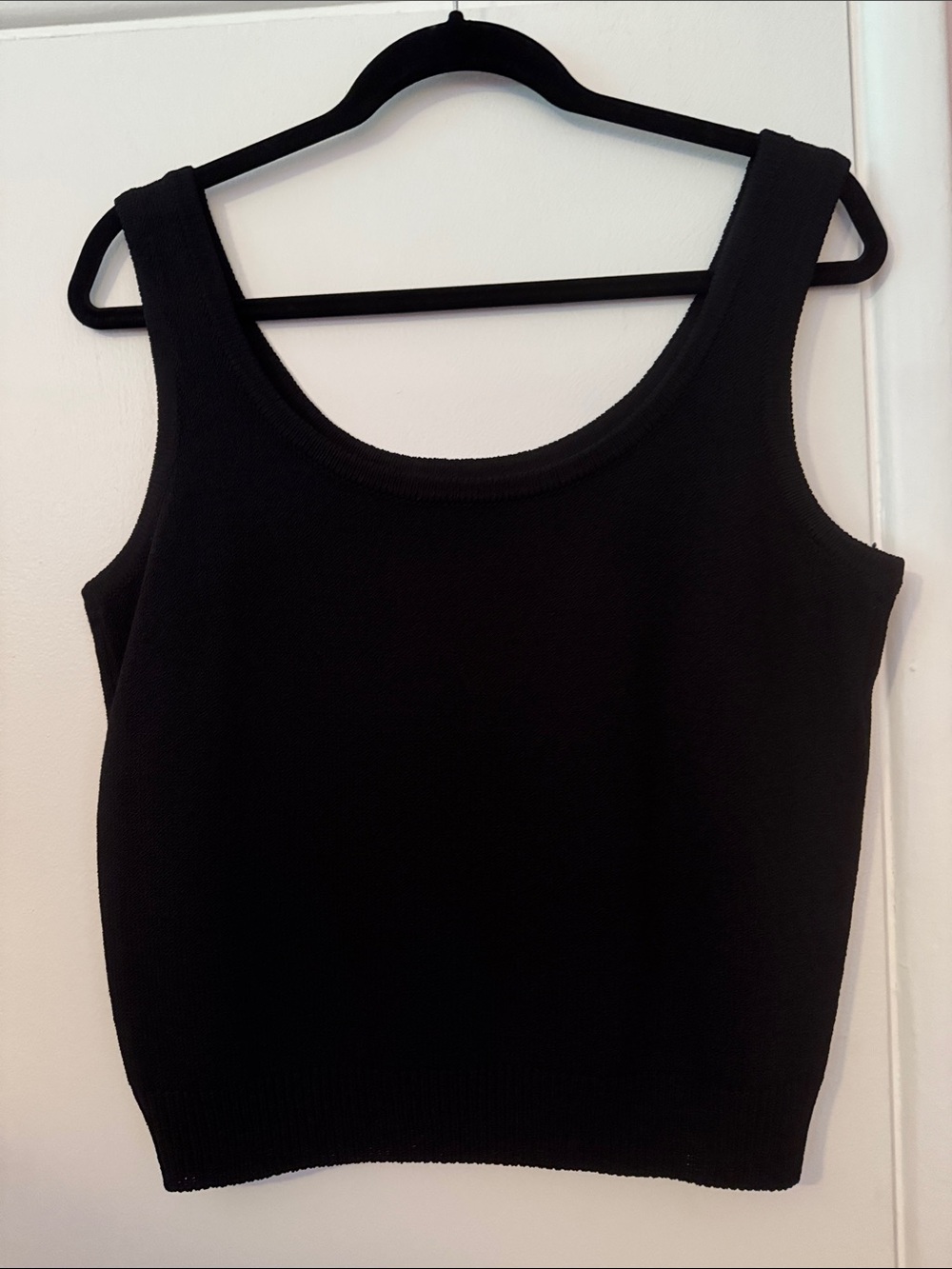 St. John Black Ribbed Knit Tank - Scoop Neck